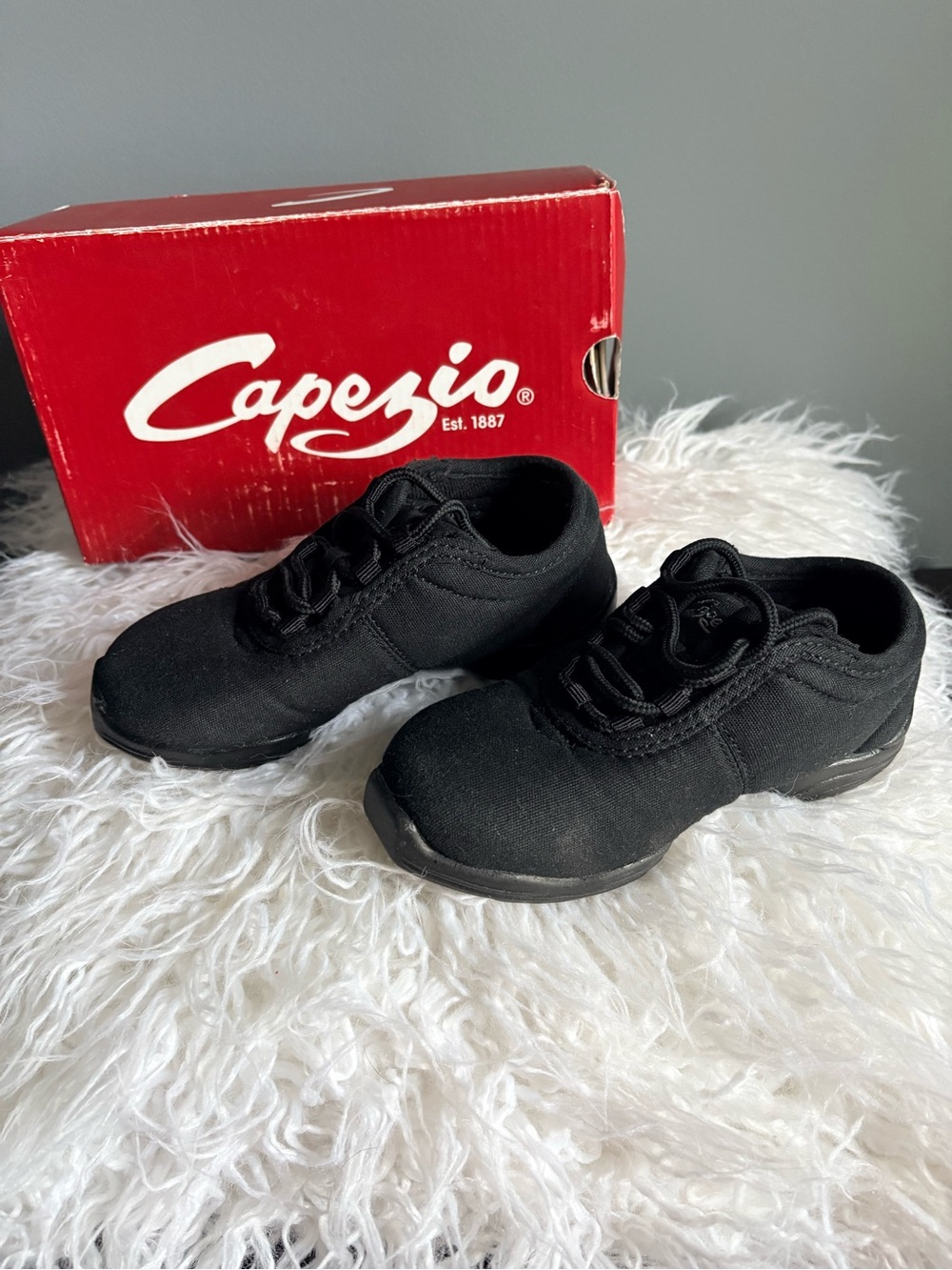 Capezio Kids Black Canvas Dansneaker